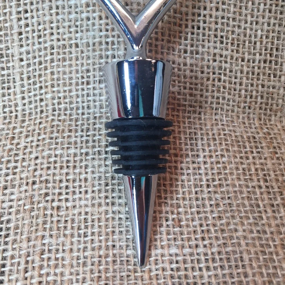 Chrome Heart Wine Bottle Stopper Silver Polished Metal Barware Accessory